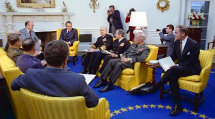 Memoirs v. Tapes: President Nixon and the December Bombings