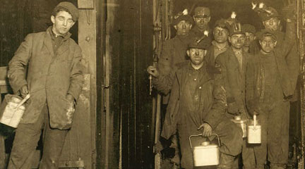 Photo, At the close of the day, January 1911, Lewis Hine, Library of Congress