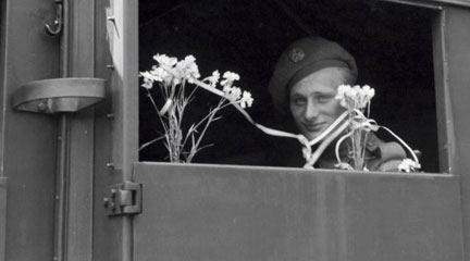 Photo, Flowers for soldier in a tank, 1945, Nationaal Archief, Flickr Commons