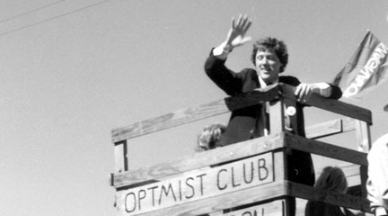 Bill Clinton campaigns for governor in rural areas