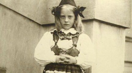 Platinum print, Girl from Rättvik, c.1906-1914, Augustus F. Sherman, NYPLDG