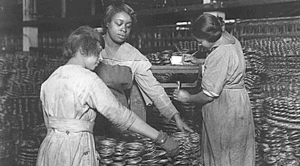 Photo, [African-American] women weighing wire coils, 1919, NARA