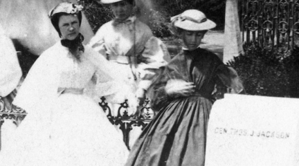 women at Stonewall Jackson's tomb